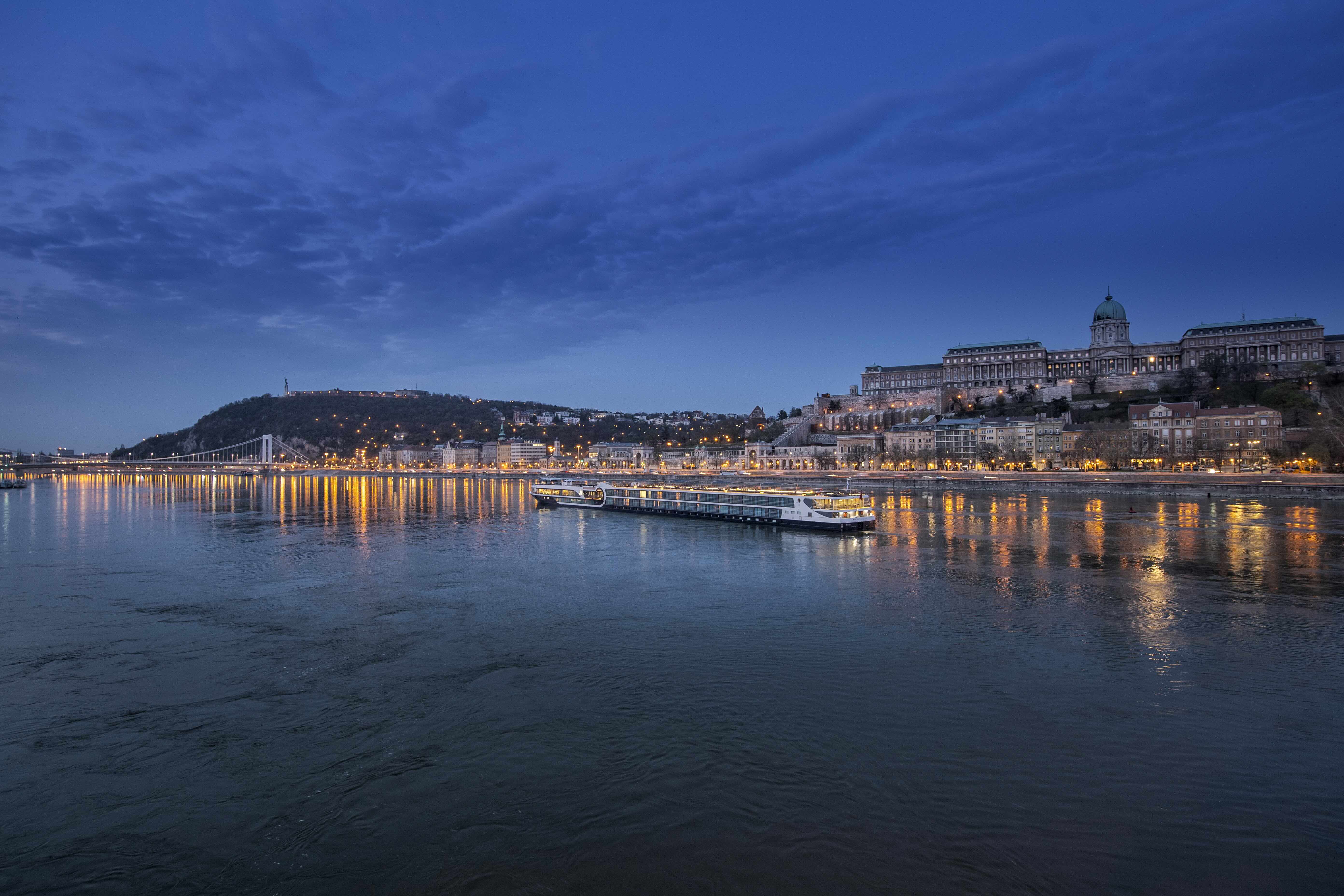 The River Cruise Just Got a Nightlife
